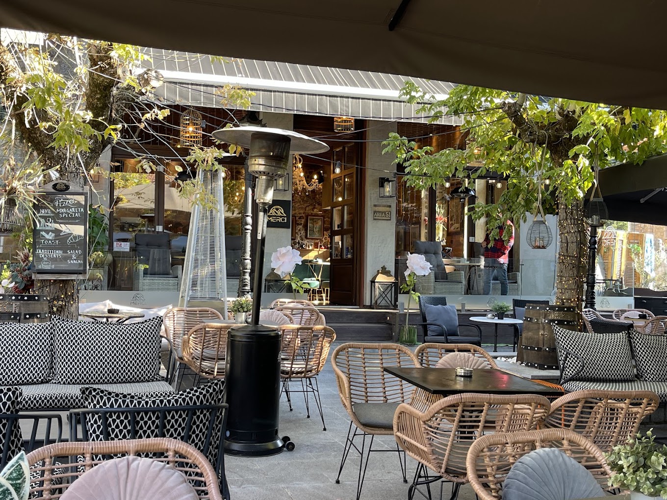 Merci lounge cafe bar